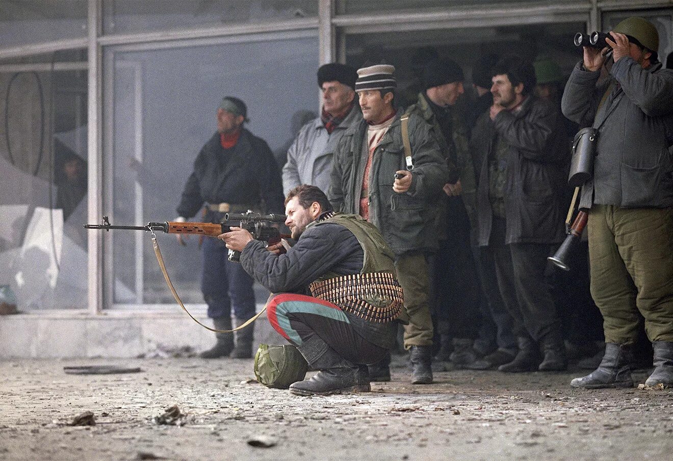 Чеченские сепаратисты. Чеченские боевики в грозном 1994. чеченские солдаты 1995 ичкерия. умар автурханов. чечня 1995 штурм грозного дудаевцы.