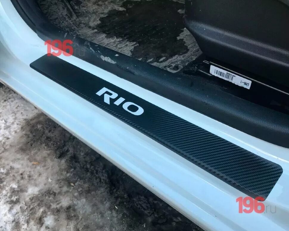 Накладки на пороги кия рио х лайн. Киа рио 2017 пороги. Пластиковые пороги на киа рио 4. Порог киа рио х лайн. Порог рио.