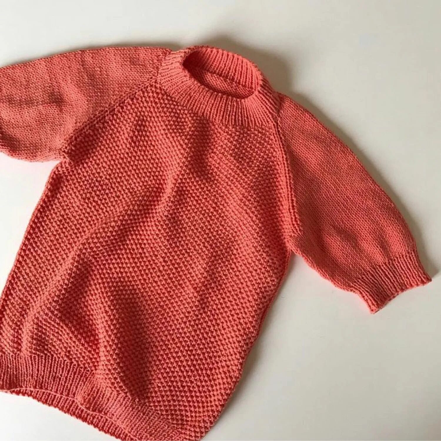 Одевайте детям кофты. Надень или одень. Надеть или одеть. Худи детские. Стильные вязаные вещи для детей.