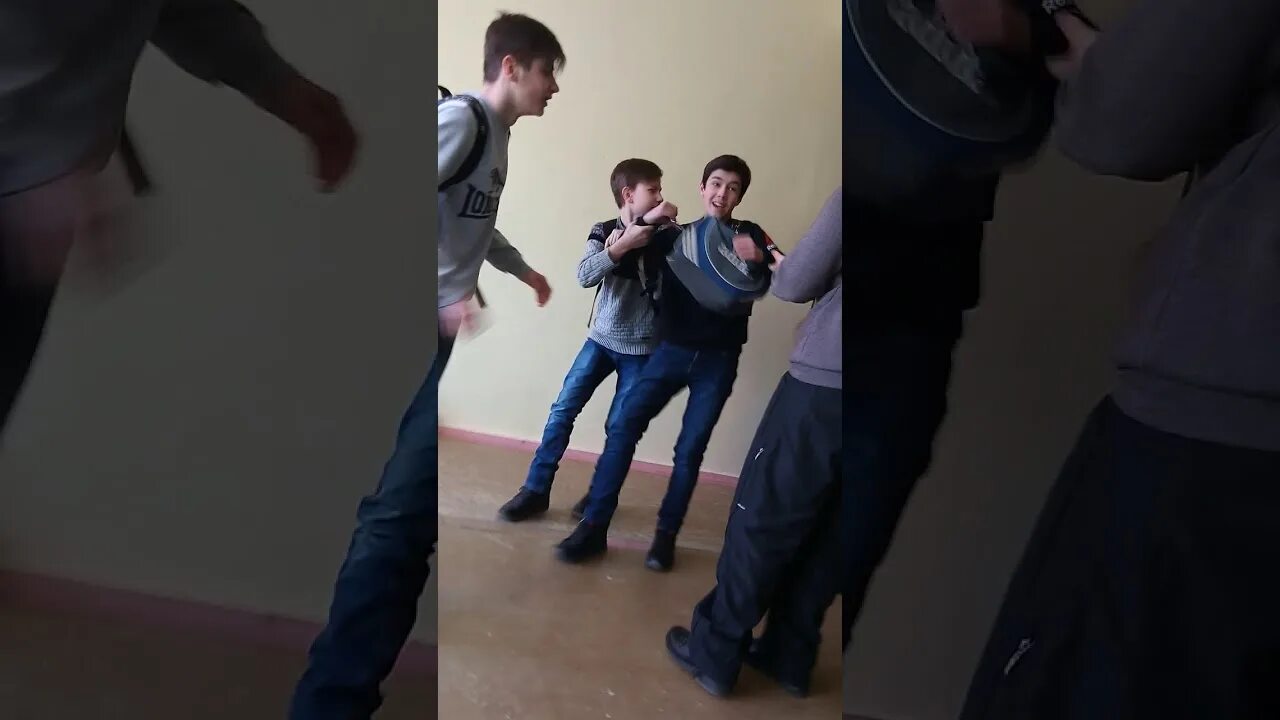 Видео школоты. Школота дерётся в контакте.