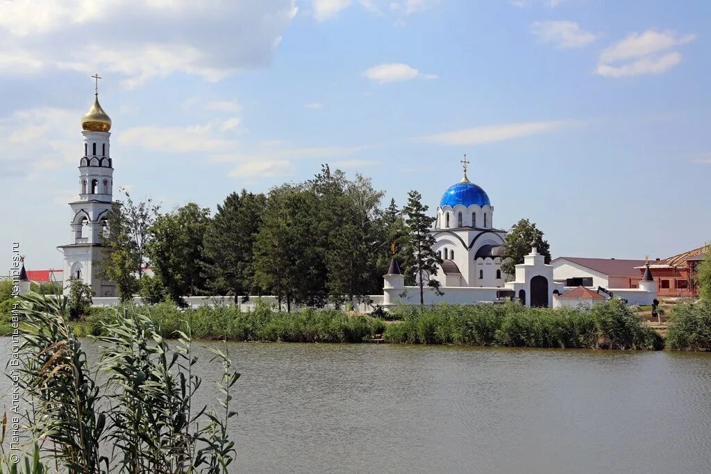 Всецарица монастырь Краснодарский край станица Пластуновская. Подворье монастыря Всецарица Пластуновская. Пластуновская Краснодарский край подворье монастыря. Храм иконы Божией матери Всецарица станица Пластуновская. Краснодарский край динской район украинское