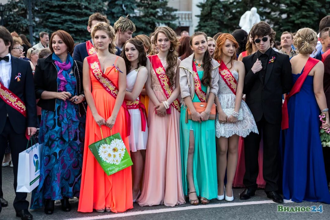 выпускной в училище. выпускницы 2021. выпускница года 2023. выпускной в колледже. выпускница года 2023.