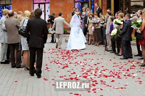 Лепестки роз на свадьбу