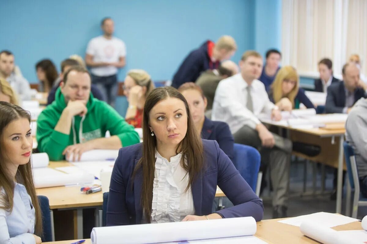 Какого учиться в педагогическом университете. Учеба в педагогическом колледже. Преподаватель вуза. Преподаватель в университете. Студент педагогического вуза.