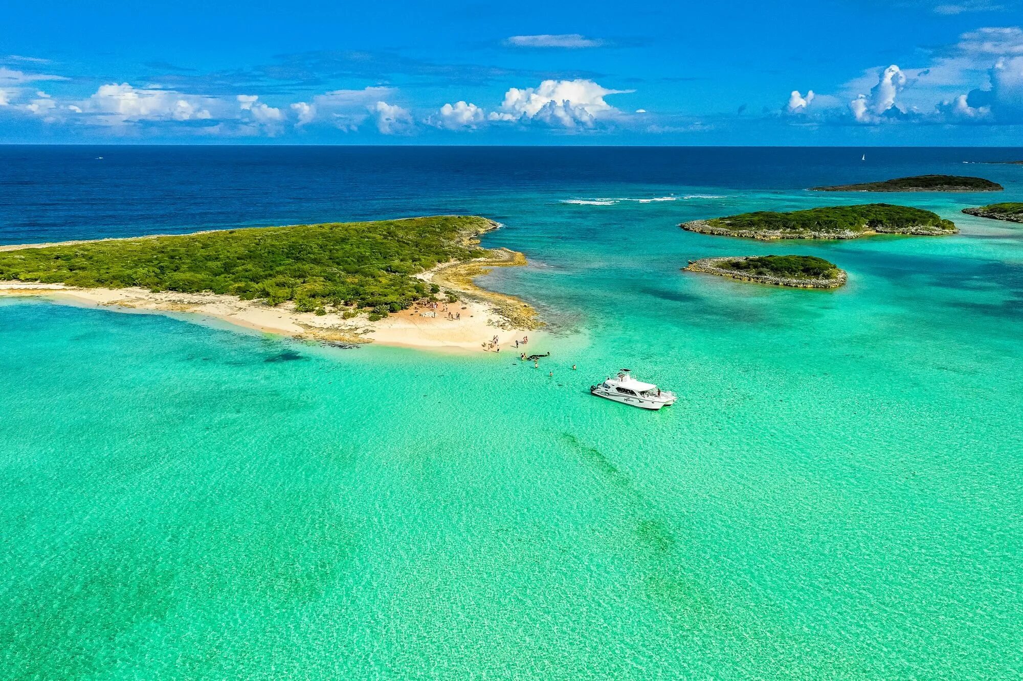 Bahamas islands. Багамские острова остров. Нассау (Багамские острова). Остров Парадайз Багамские острова. Гавайи Багамы.