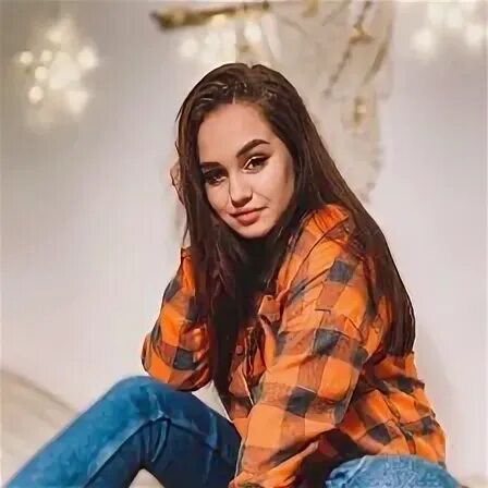 Аня отметила на прямой 10