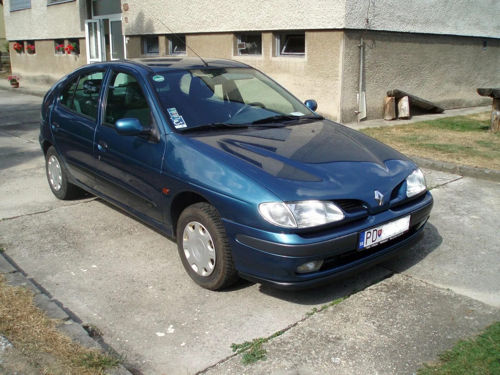 Renault 1997. Рено Меган 1996. Рено Меган 1 1996. Рено Меган 1 1996 года 1.6. Рено Меган 1996 хэтчбек.