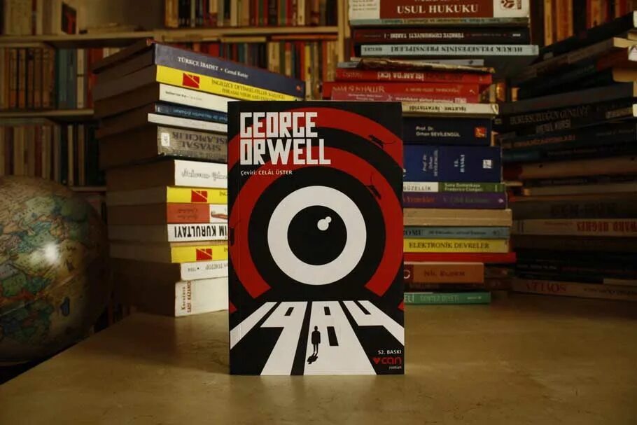 Оруэлл краткое содержание. Orwell George "1984". 1984 Novel by George Orwell. George Orwell 1984 book English. Оруэлл 1984 на английском.