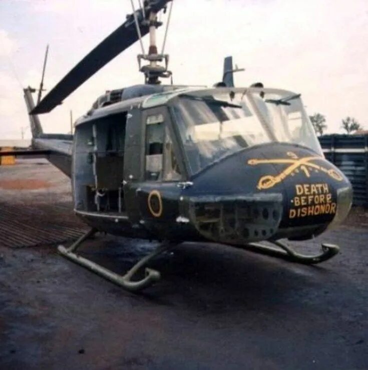 Uh 1 вьетнам. Uh-1 хьюи вьетнам. bell uh-1 iroquois вьетнам. хьюи вертолет вьетнам. bell uh-1 «хьюи».