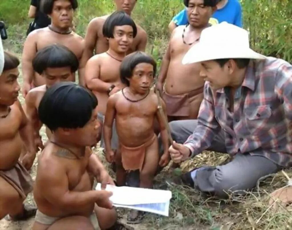 Video orang indonesia. Аборигены острова Калимантан. Остров Борнео жители. Даяки племя.