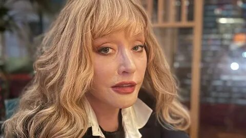 Жалаңаш австралиялық әйелдің суреті