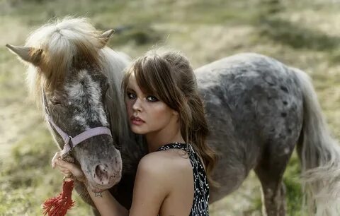 Qadimgi Osiyo ayollari katta siklar tomonidan becerdin olish