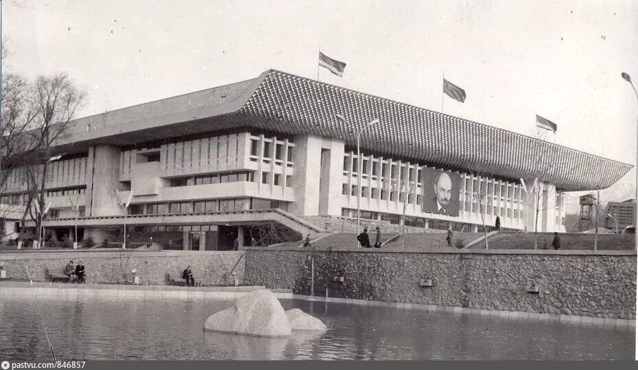 Казахстан в советское время. Дворец имени Ленина в Алма-Ате. Дворец культуры имени Ленина в г Алма Ата. Алма-Ата 80-е. Дворец спорта 50 летия октября Алма Ата.