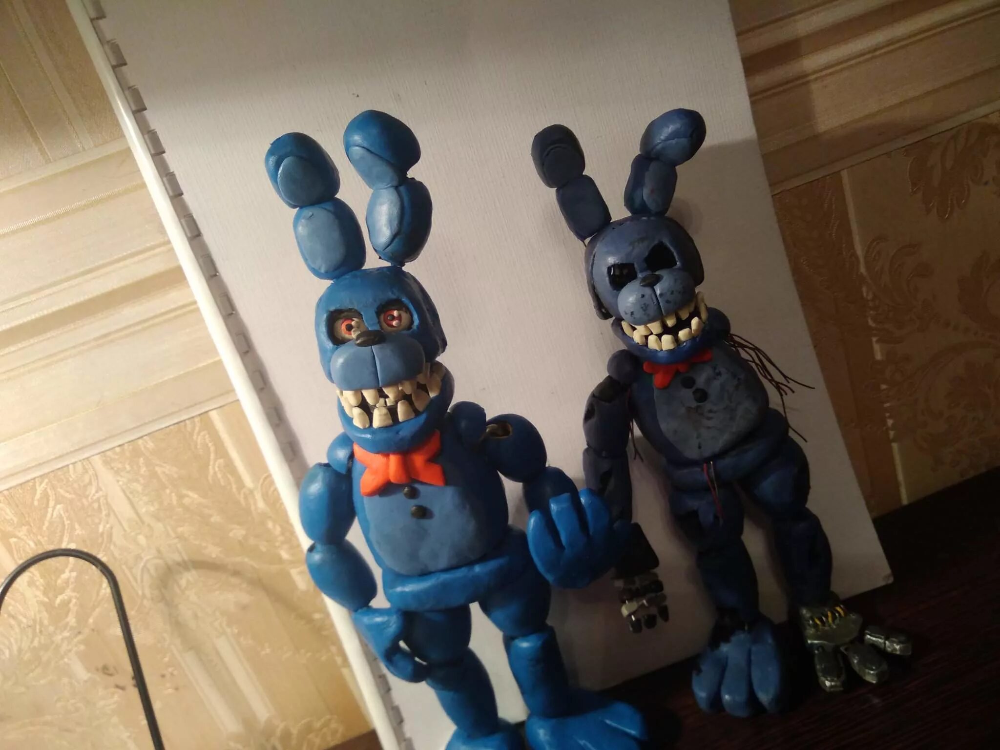 Олд бонни из пластилина. Пластилиновый олд бонни. Пластилиновый олд бонни. Как слепить поломанного. Как слепить поломанного.