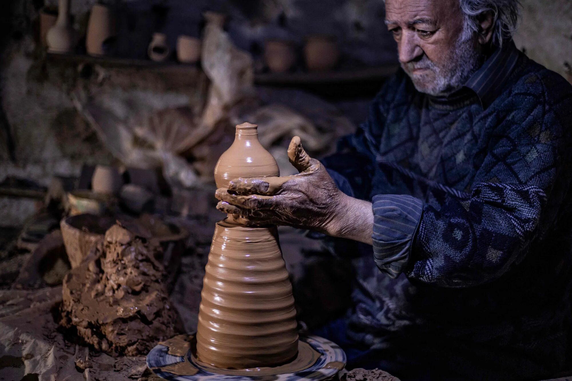 Темная мастерская. Old Clay Pottery. Ancient Armenian Pottery. Armenian Pottery Excavating. Armenian Syrian.