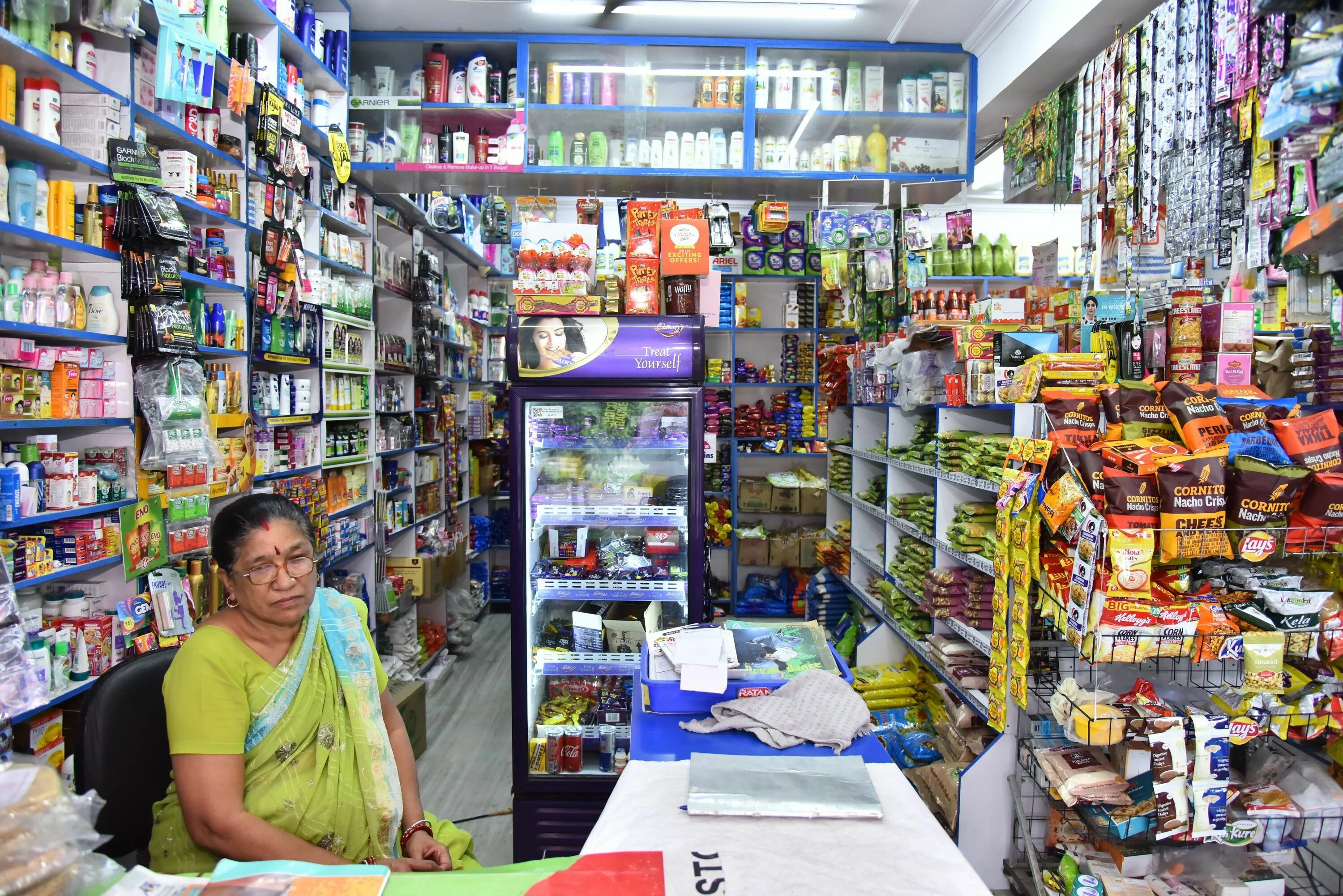 Гонконге сладости шопинг. Тайский Король шоппинг. Asia small Stores. Shops near mood in Toumanyan.