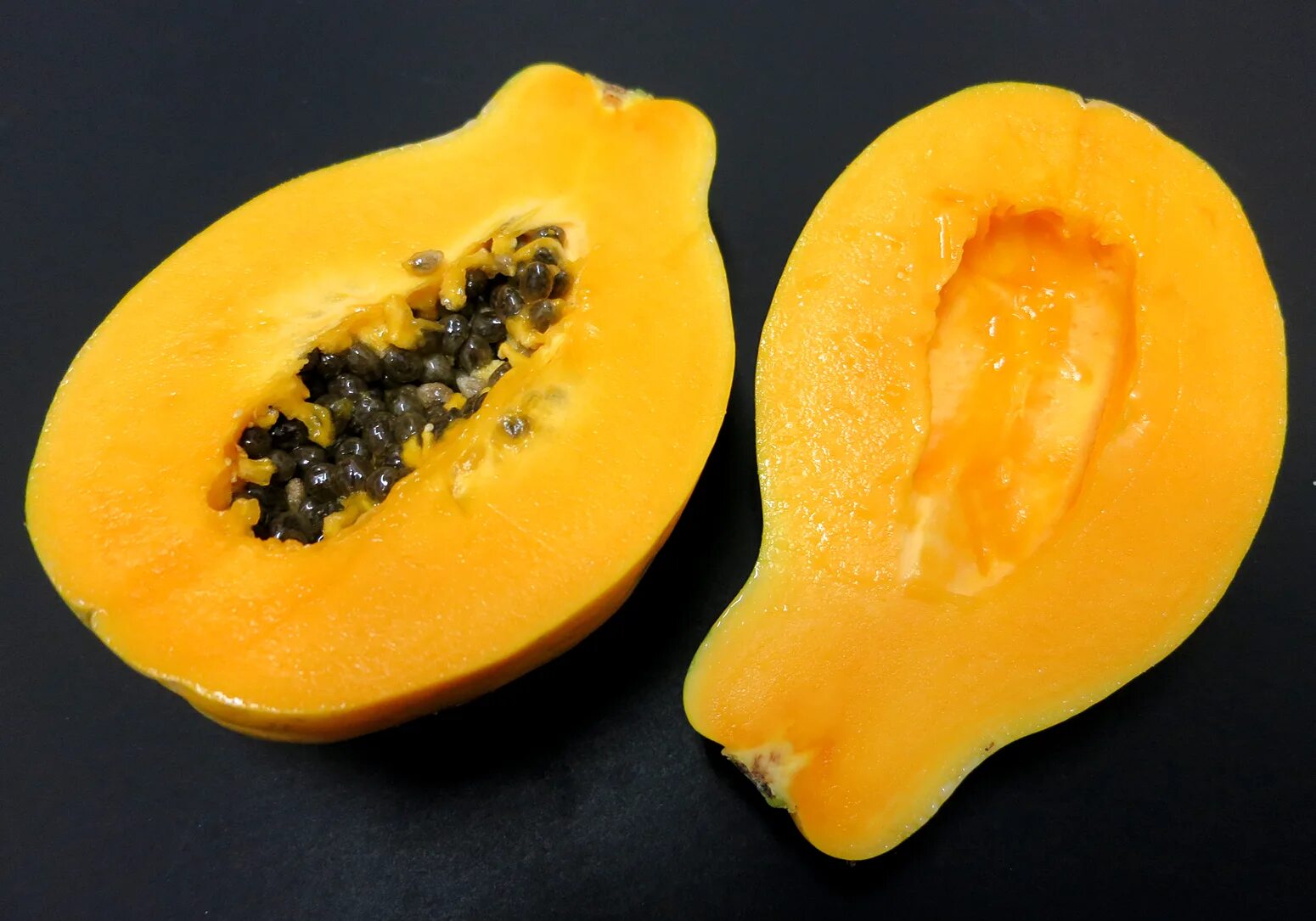 Какой фрукт не созревает в сочи манго. Спелый плод манго. Степень зрелости манго. Манго зрелость плода. Мякоть спелого манго.