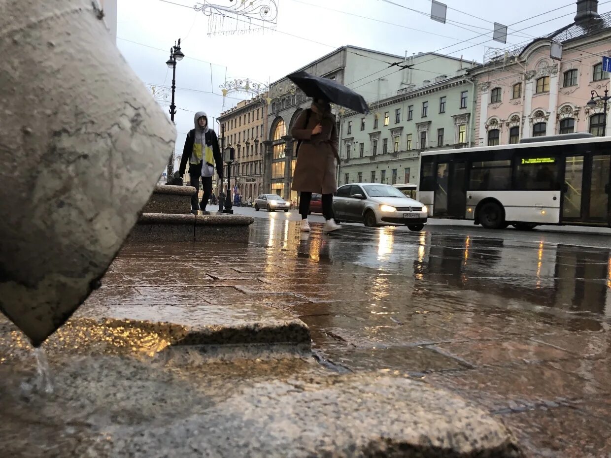 Погодная спб. Ветер в Питере. Дождь в Петербурге. Дождь в Петербурге весной. Питер снег с дождем.