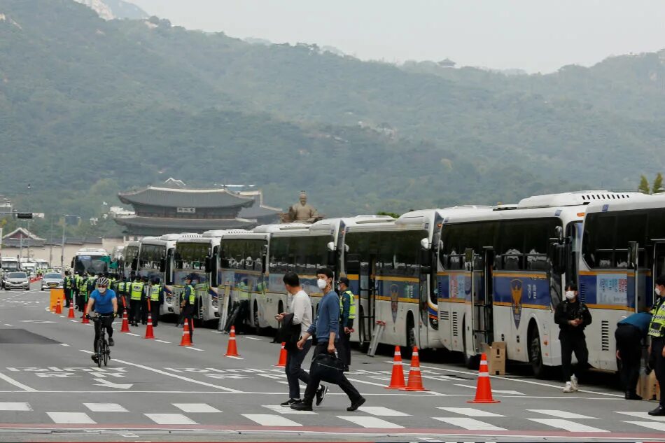 Korean bus. В южной корее автобус полицейских. korean police bus.