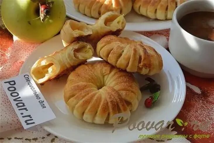 Яблочные колечки в слоеном