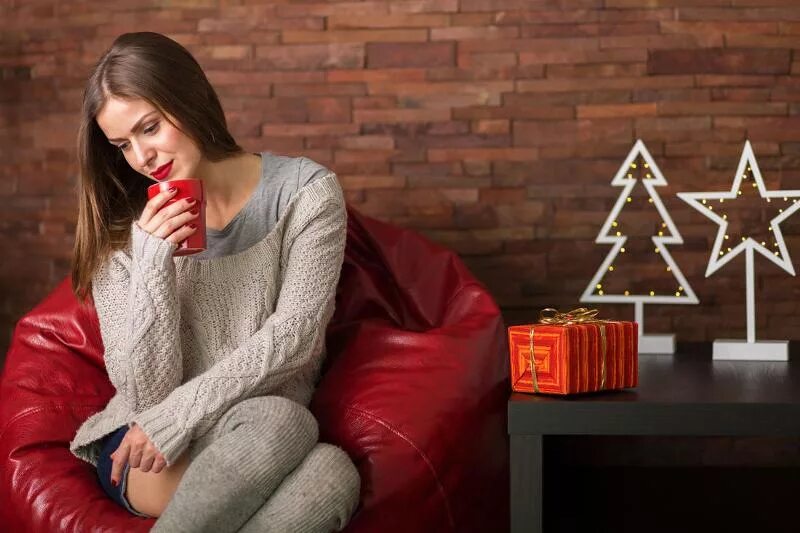 Новый год одинокой женщине. Рождество в одиночестве. Holiday alone. Новый год одинокой женщине. Новогодняя ночь в одиночестве.