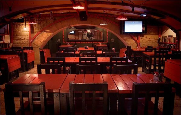 Бар. В какой бар сходить. В какой бар сходить. Ирландский дворик ресторан екатеринбург. Бар здесь свои библиотечная.