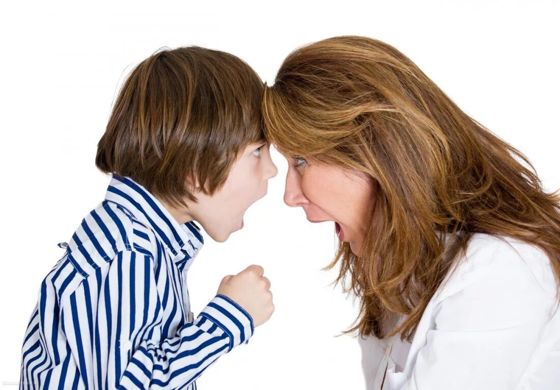 Мама скажи сын. Конфликт родителей и детей. Ссора родителей и детей. Мама и ребенок конфликт. Конфликт детей с родителями.