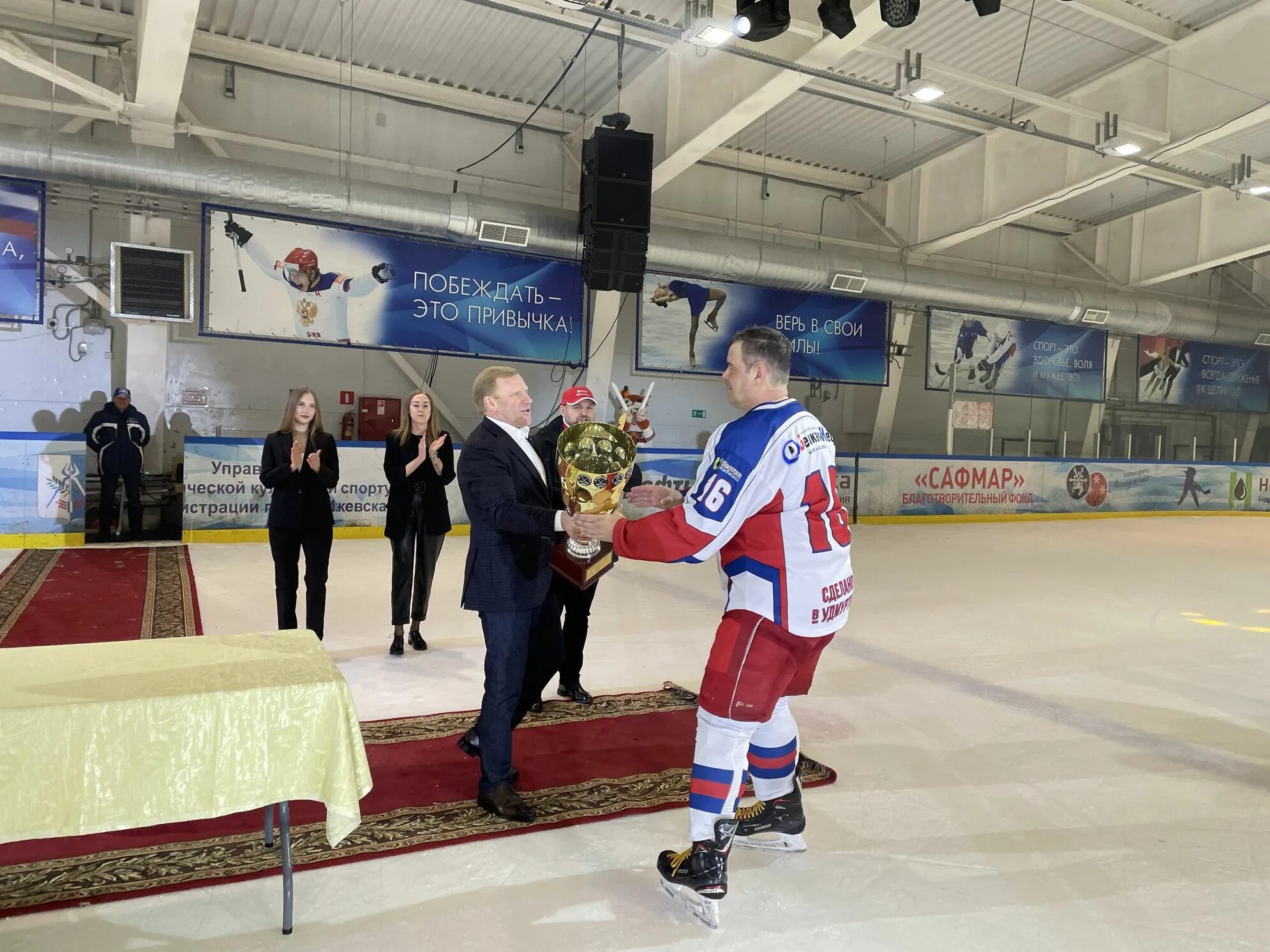 Белкамнефть игра. Нефтяник. День рождения белкамнефть ижевск. А. Волкова белкамнефть.