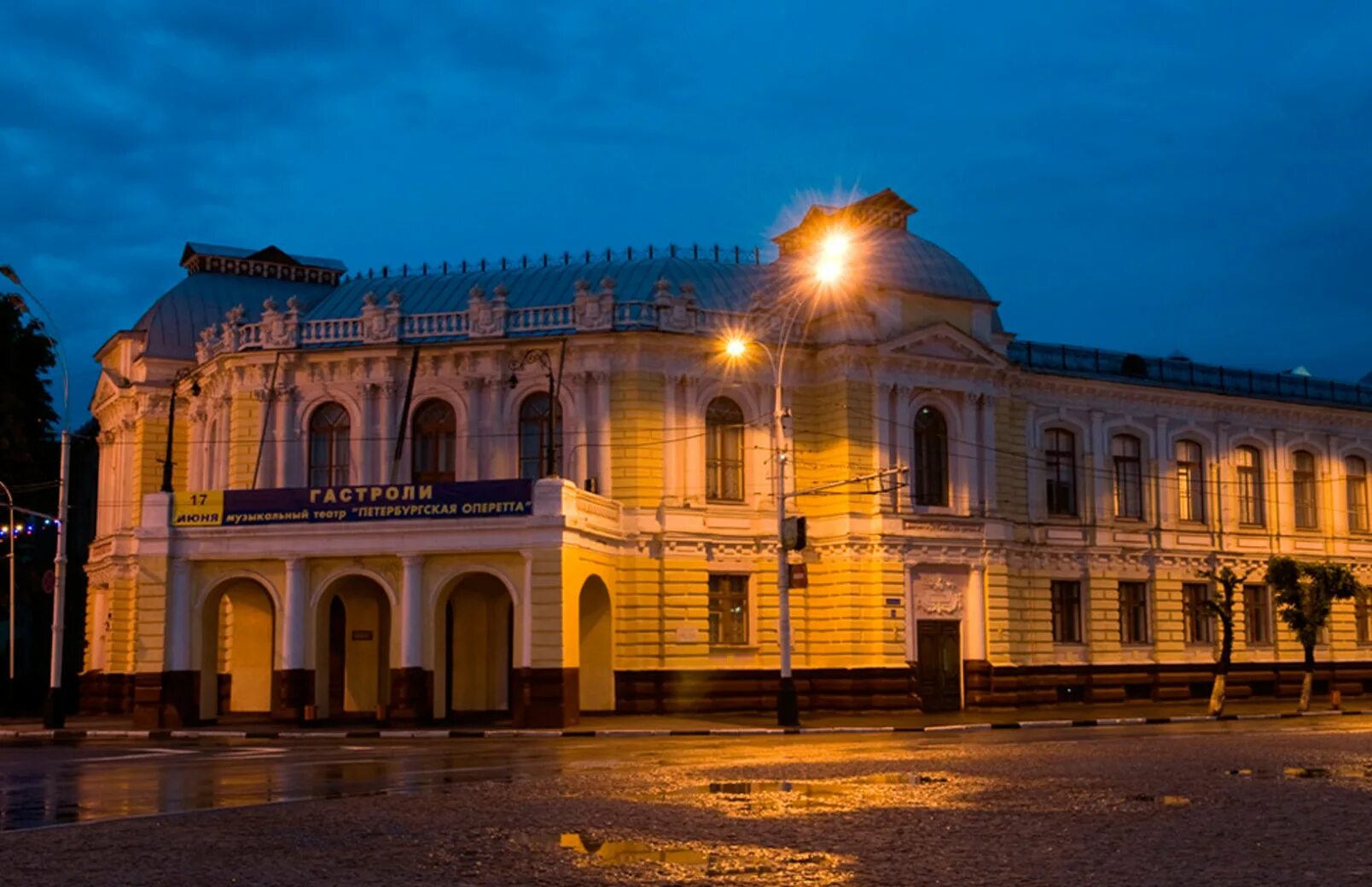 Театр луначарского тамбов. Тамбовский молодёжный театр тамбов. Здание драмтеатра в тамбове. Драматический театр тамбов. Тамбов театр сайт.