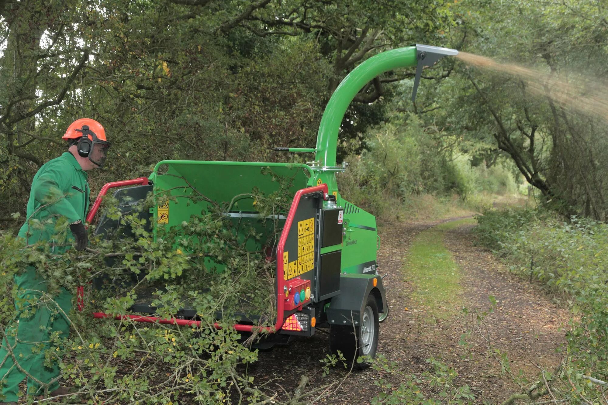 Измельчитель веток greenmech chip master 220 прицепной. Измельчители веток green mech arborist. Измельчение деревьев. Измельчитель древесины greenmech модели arborist 200. Измельчение деревьев.