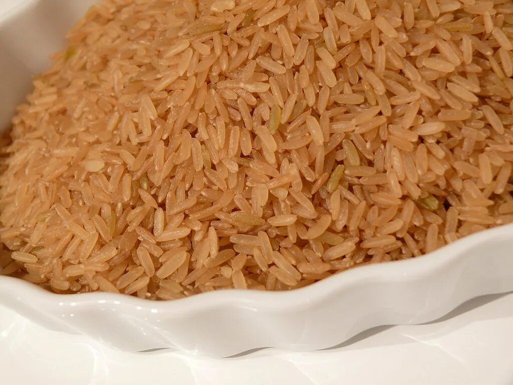 Brown rise. Brown Rice. Бурый рис рассыпчатый. Рис бурый нешлифованный. Рис "девзира".