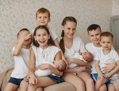 Представители многодетных семей