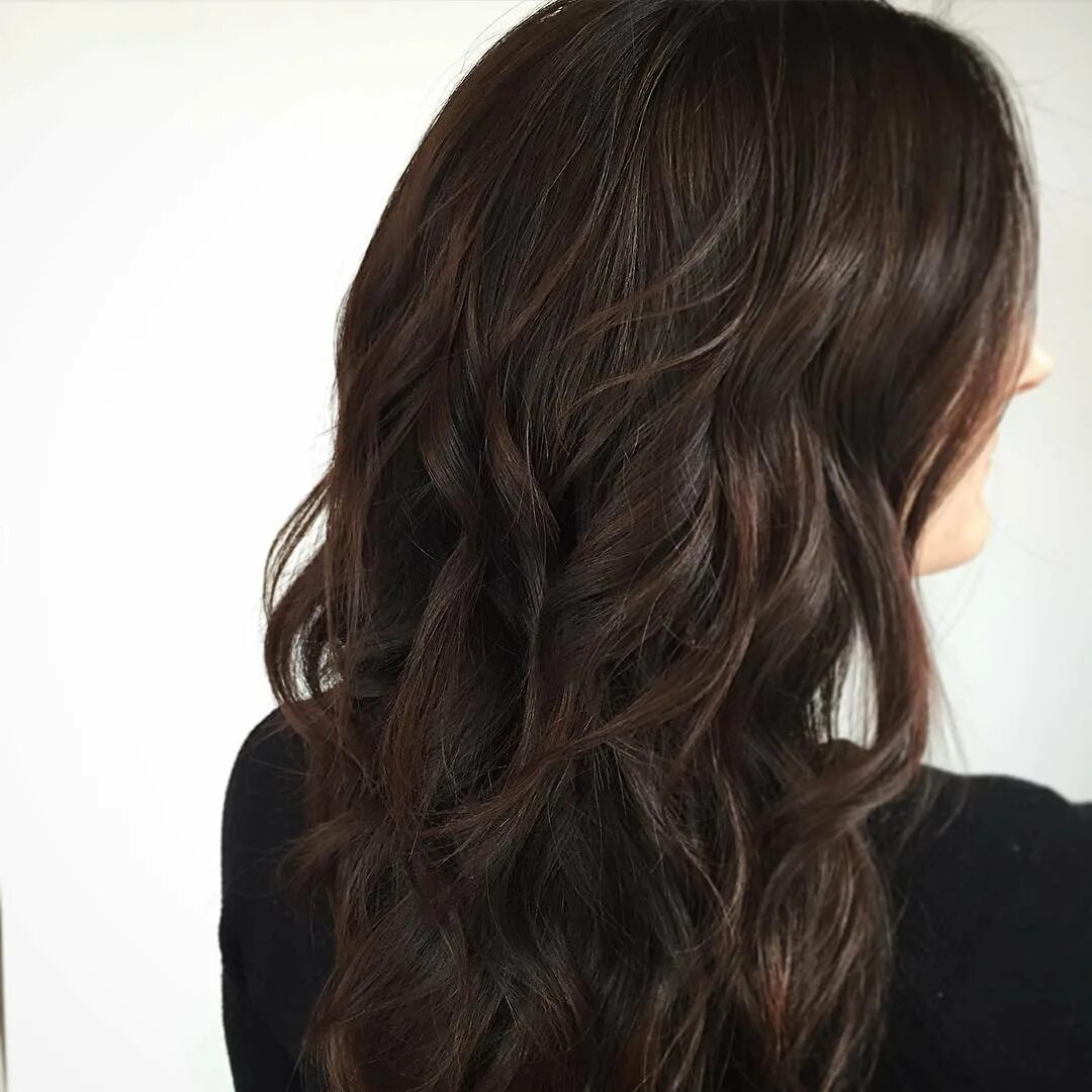 каштановый шатен. шоколадные оттенки волос. красивый коричневый цвет волос. шоколадные оттенки волос. цвет волос шоколад.