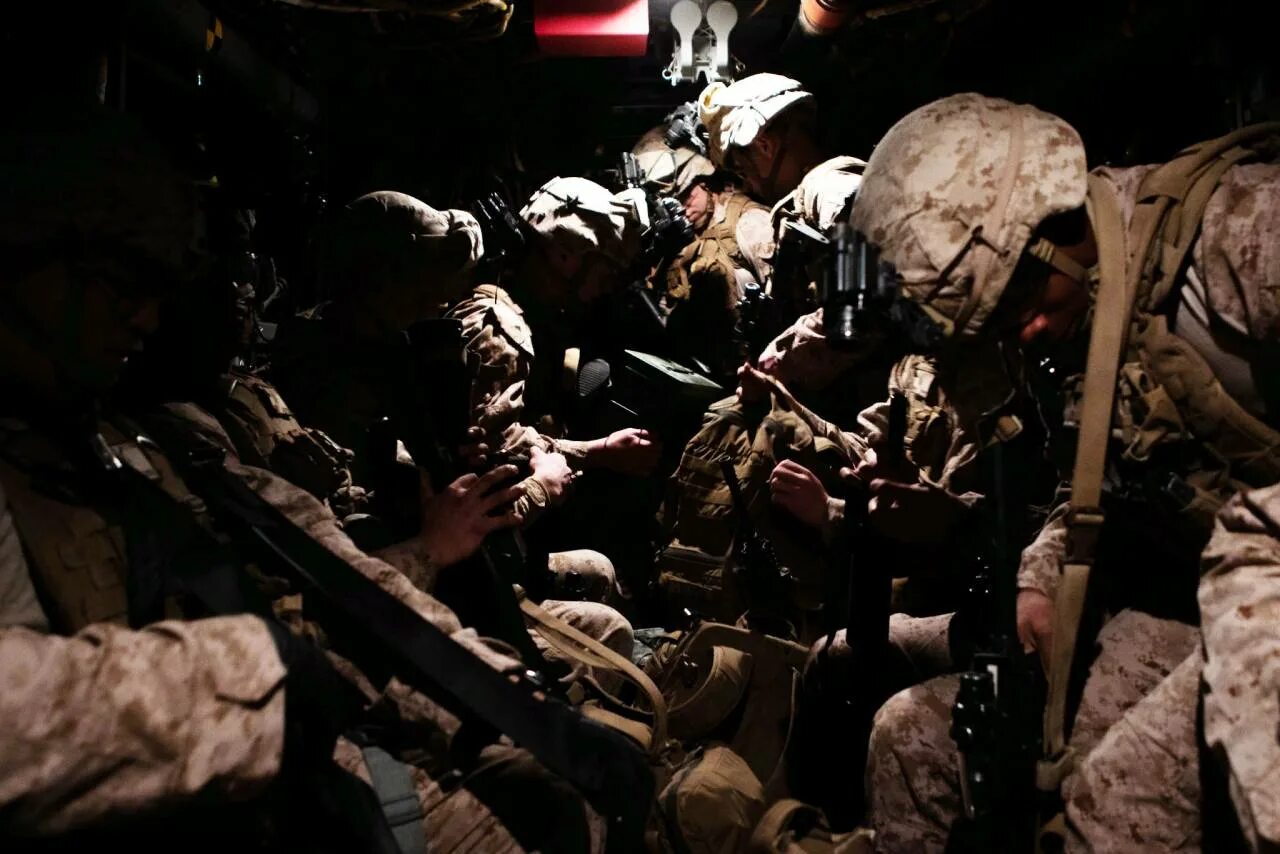Американские солдаты в Ираке 1991. Трупы американских солдат. Американские военные преступления.
