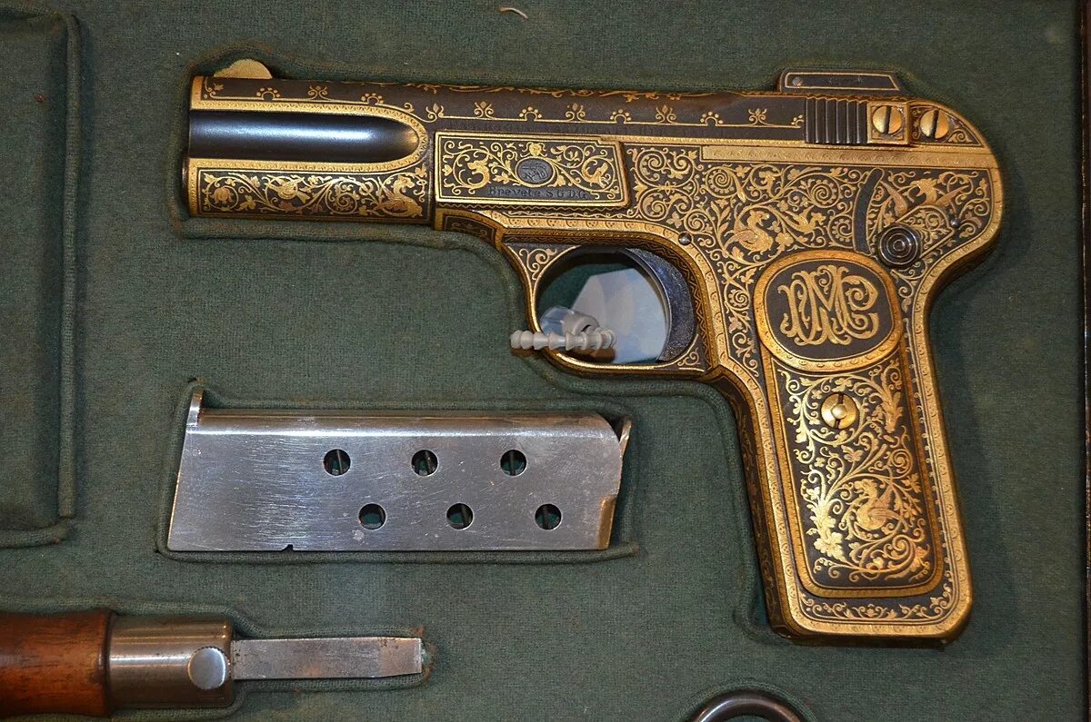 Browning de. FN Browning m1900. Browning FN 1900. Браунинг револьвер 1900.