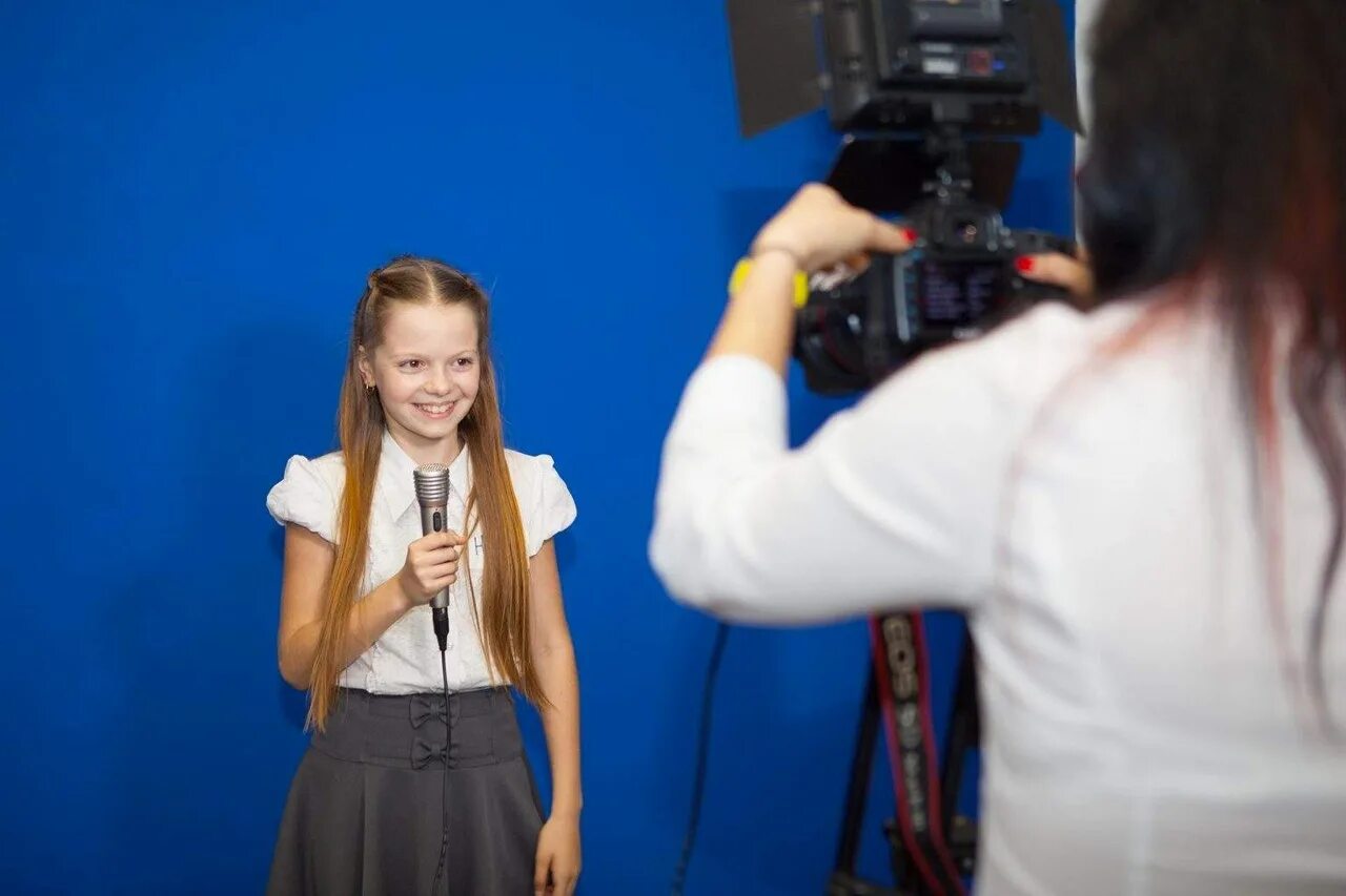 Интервью школьников. Дети журналисты. Дети ведущие. Интервью в школе с мальчиком. Интервью у первоклассника.