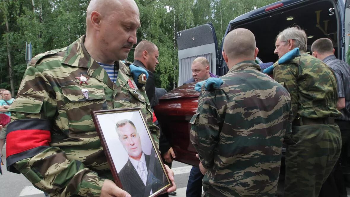 Где сейчас полковник. Могила Юрия Буданова. Могила полковника Буданова. Юрий Буданов полковник похороны.