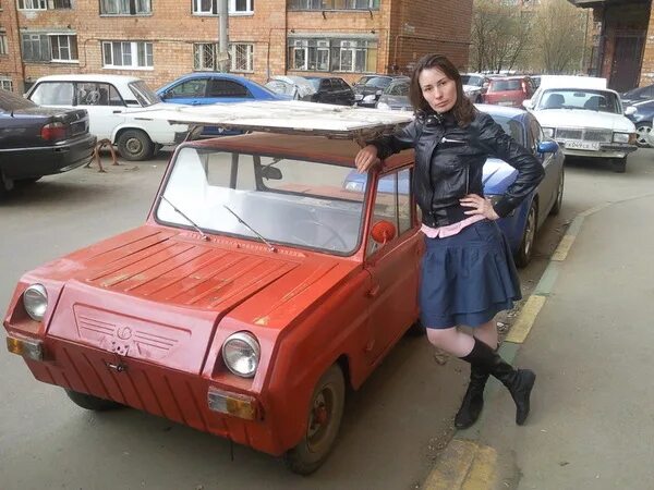 девушка разбила машину. купил жене машину. машина жене. приколы про покупку машины. муж купил машину жене.