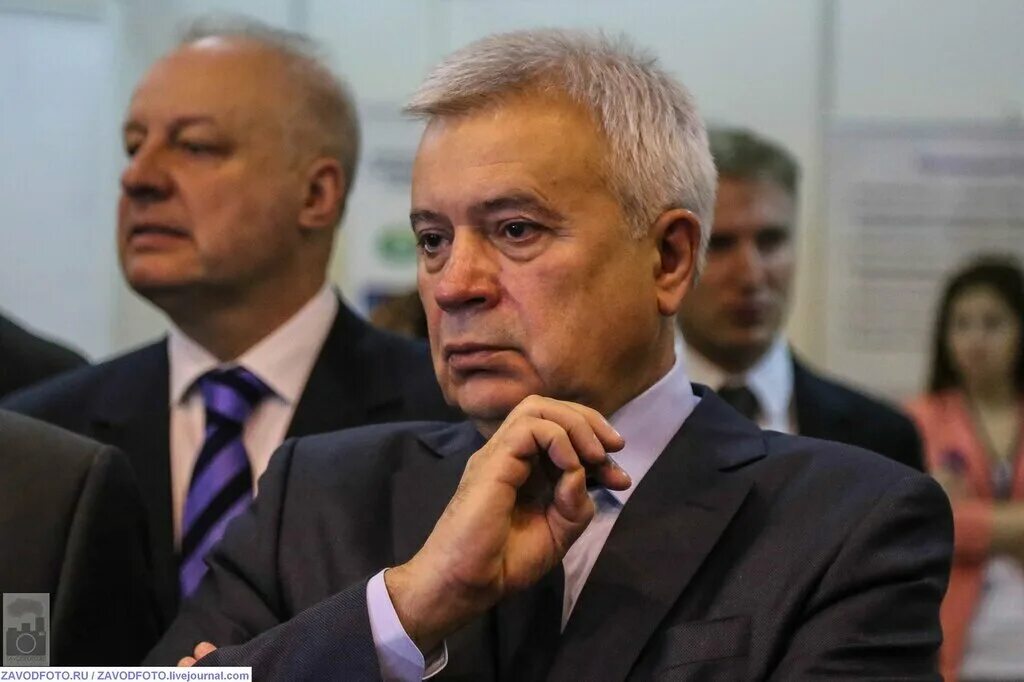 Андрей Бочаров и Вагит Алекперов наградили лучших работников Волгоградского нефт