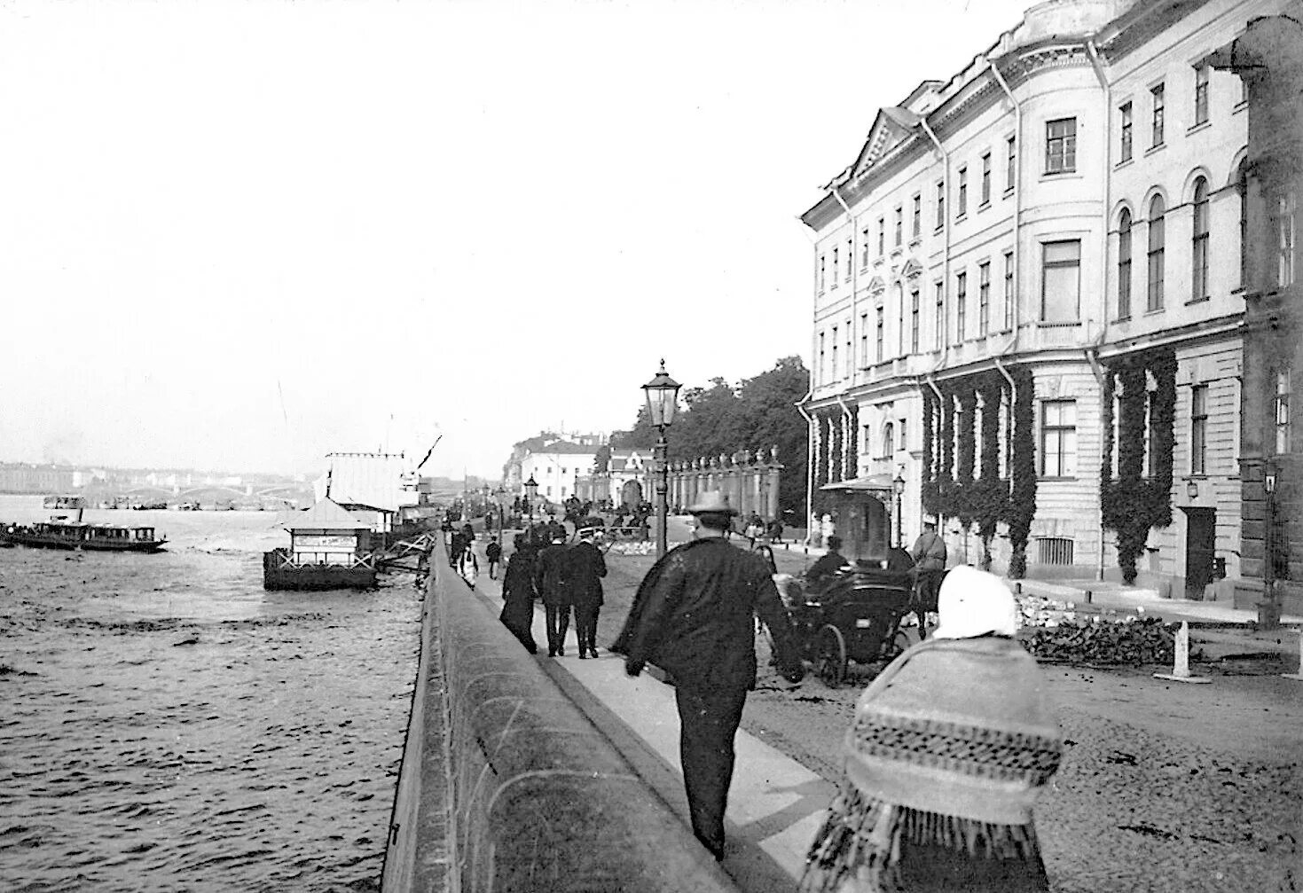 Спб старый сайт. Дворцовая набережная в Санкт-Петербурге 1900. Дворцовая набережная 19 век. Английская набережная в Санкт-Петербурге 19 век. Набережная Невы Санкт Петербург начало 20 века.