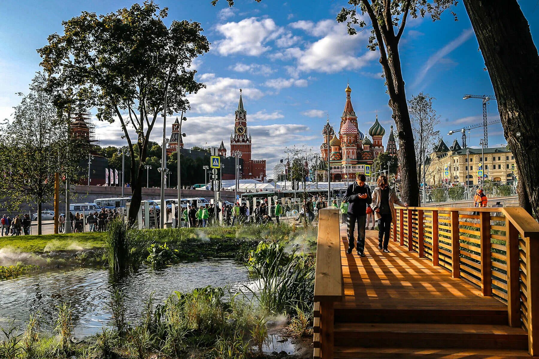 Куда погулять в москве завтра. Парк Зарядье. Парк Зарядье в Москве. Красная площадь парк Зарядье. Парк Загорье Москва.