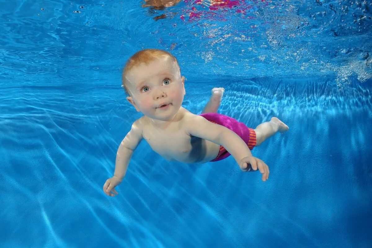 Как научиться плавать под водой. Дети в бассейне. Купание детей в бассейне. Плавание дети. Детки в бассейне.