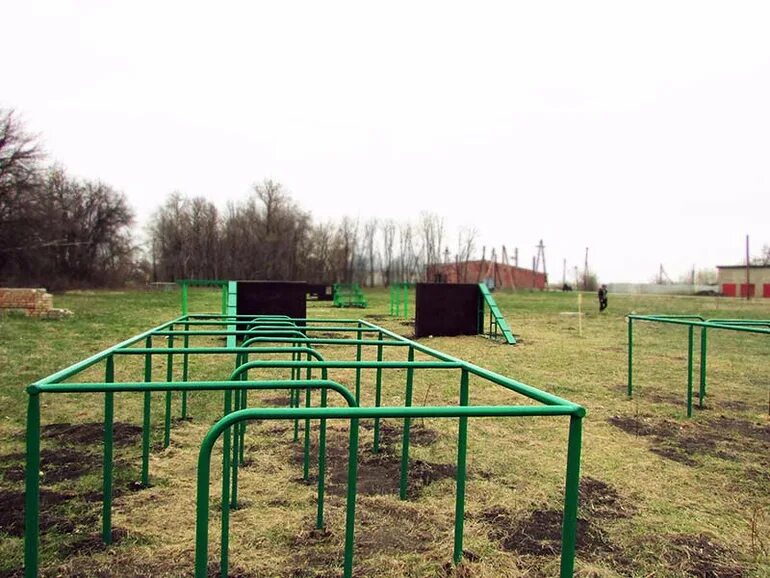 Полоса препятствий спортивный городок. Военно спортивный городок. Полоса препятствий гто. Зарница подтягивание. Военно спортивный городок.
