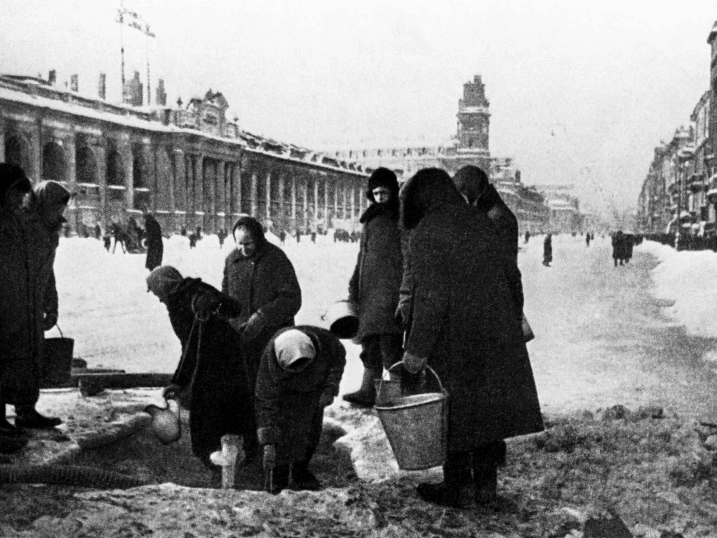 Взять в блокаду. Блокадный Ленинград 1941. Блокадный Ленинград зима 1941. Лето 1941 Ленинград блокада. Блокада Ленинграда зима 1942.