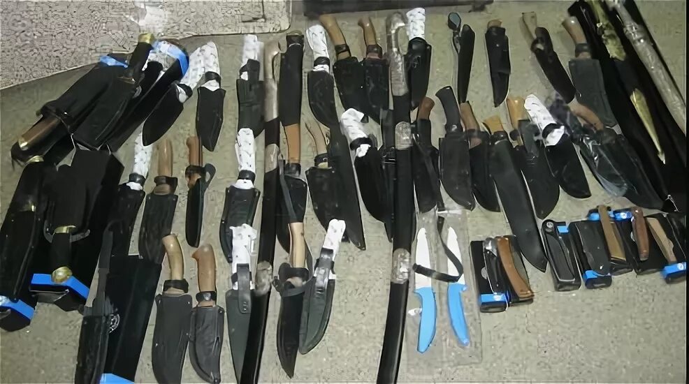 Конфискованные ножи. Ножи изъятые у преступников. Монгольский нож. Конфискованные ножи в Британии.