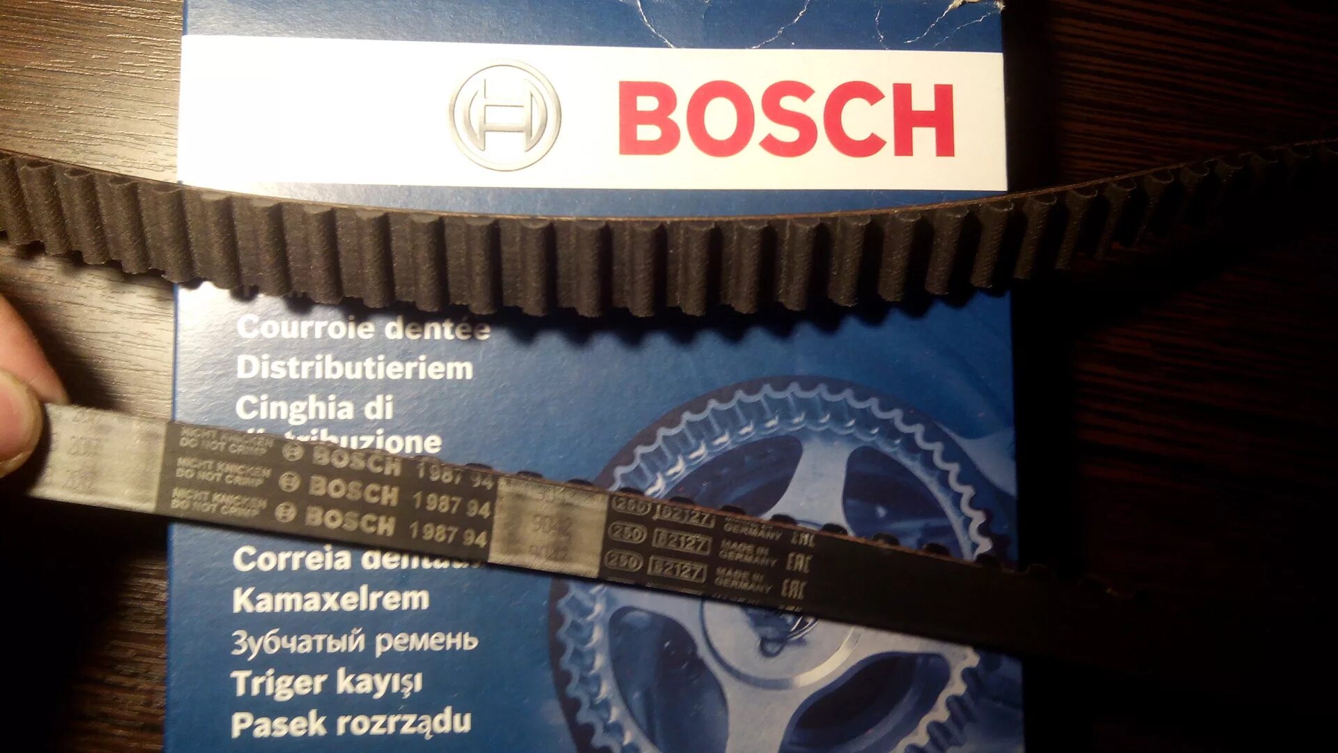 Проверить грм на подлинность. Ремень ГРМ Sens 1.3 бош. Ремень ГРМ Bosch 25082127. Ремень ГРМ Bosch коробка. Ремень ГРМ Bosch коробка другая.