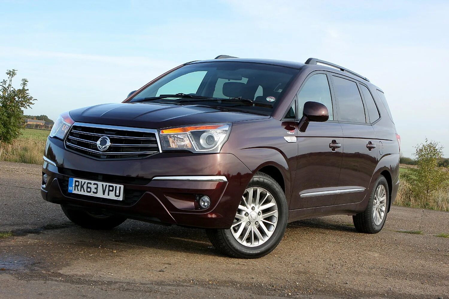 Санг енг видео. Саньенг туризмо. ссангйонг туризмо 2019. ssangyong stavic. ssangyong кокфтвщ turismo 2013.