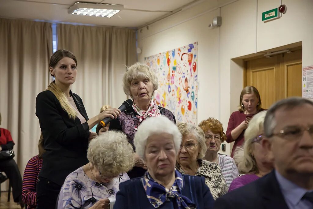 Новости в контакте г. Глава Петродворцового района Санкт-Петербурга. Директор Ломоносовского городского дома культуры. Отдел культуры Петродворцового района. Администрация Петродворцового района фото.