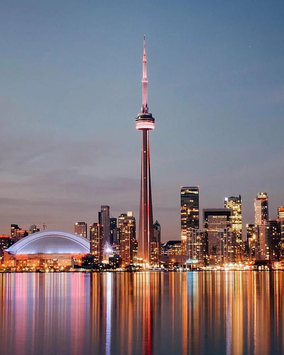 Город торонто страна. Башня си-эн Тауэр. Телебашня Торонто. Башня Торонто Канада. Башня CN Tower в Торонто.