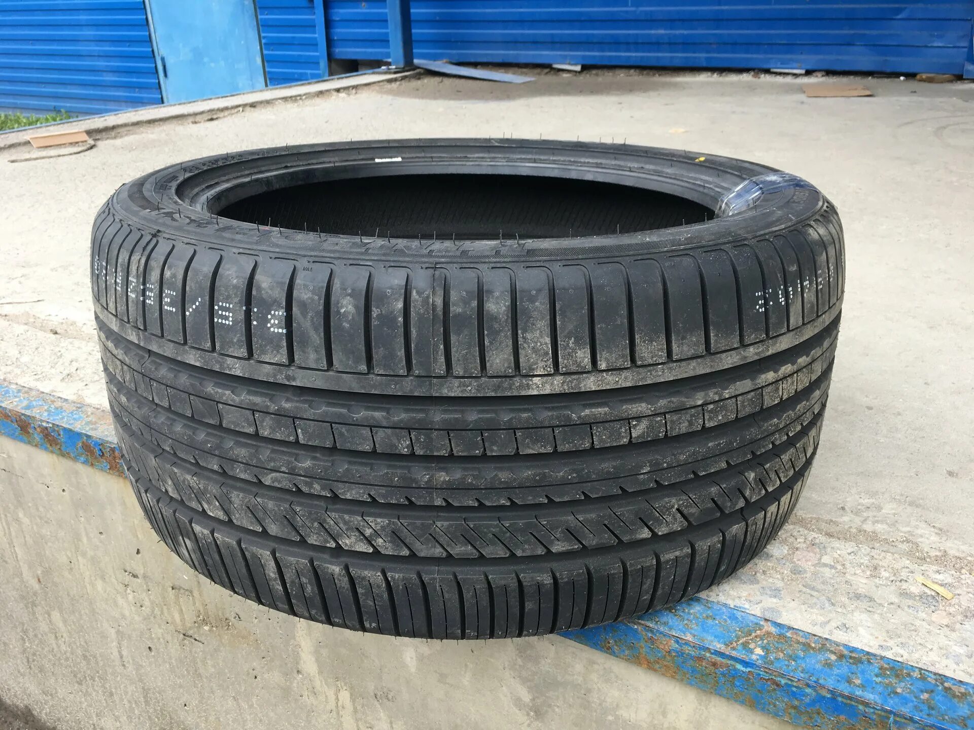 Kinforest kf550 uhp отзывы. Kinforest kf550-UHP. Шины Kinforest kf550-UHP. Kinforest kf550-UHP 275/35 r21. Kinforest kf550-UHP 325/30 r21 108y.